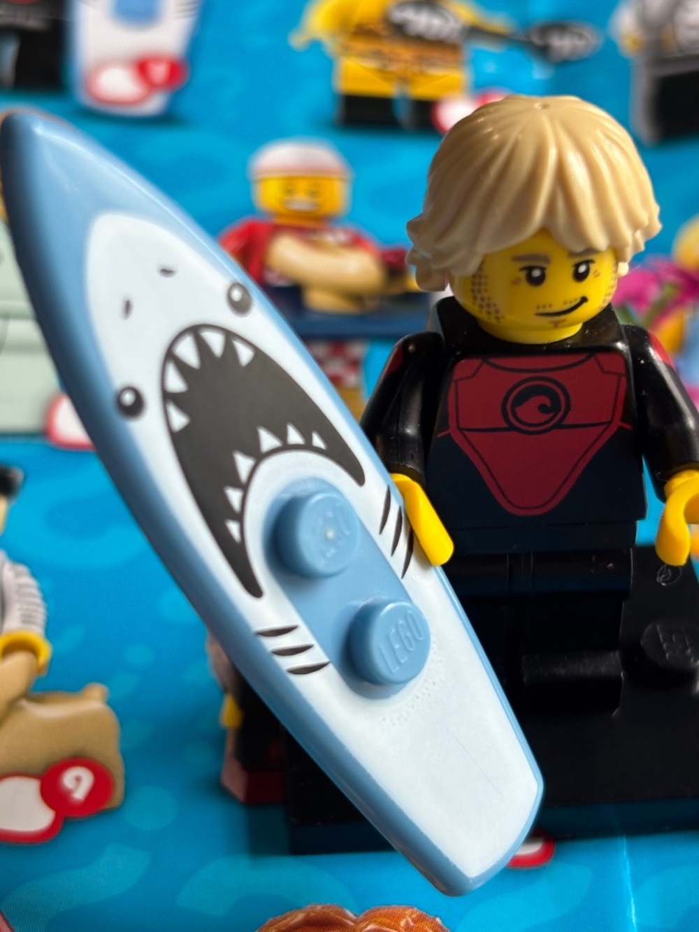 LEGO Series 17 "Pro Surfer" col17-1 With stand, pamphlet & accessories.